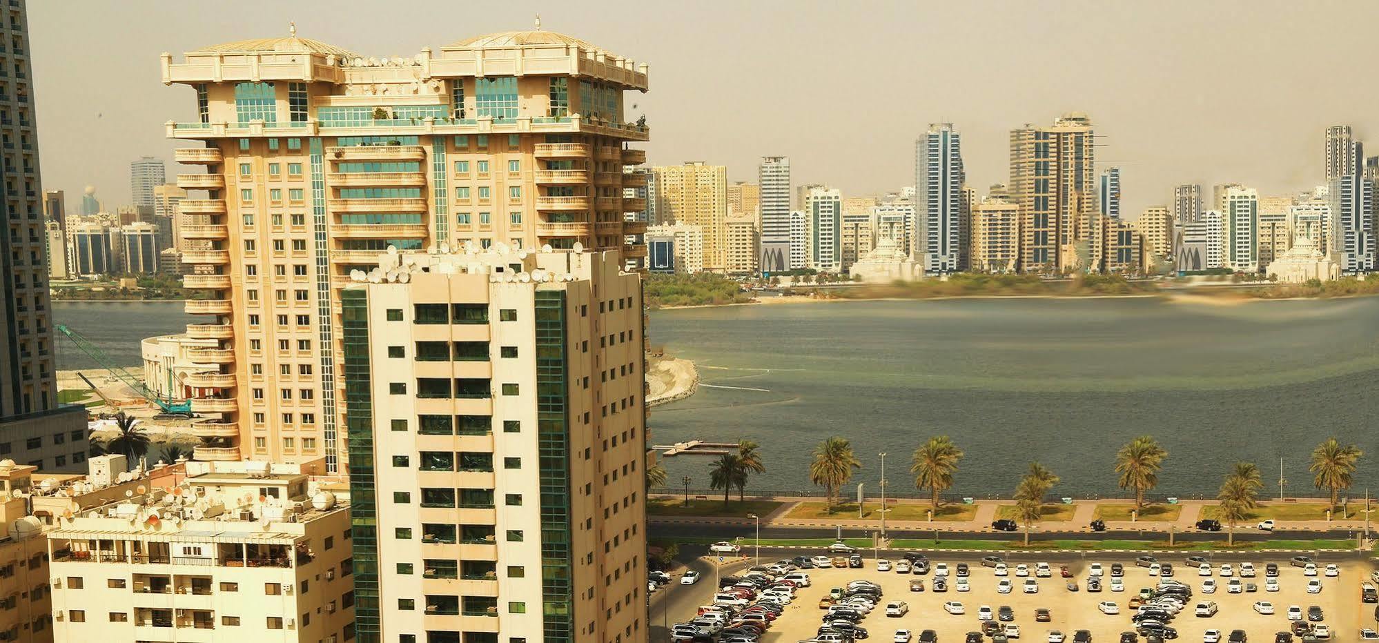 Arcadia Hotel Suites Sharjah Buitenkant foto